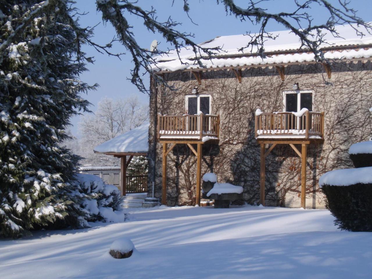 Domaine Des Pecheries Montel-de-Gelat Exterior photo