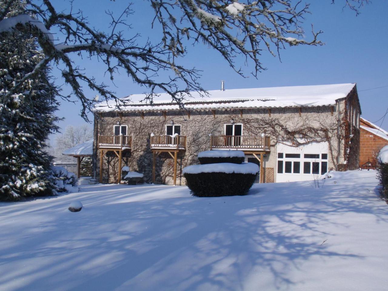 Domaine Des Pecheries Montel-de-Gelat Exterior photo